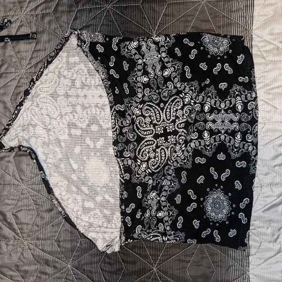 Ardene stretchy cropped halter tie up top - Picture 2 of 3